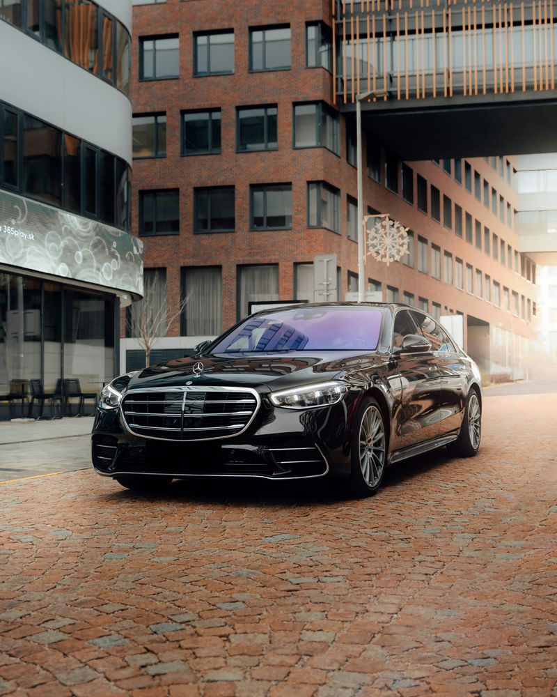 Mercedes-Benz S-Class, representative vehicle